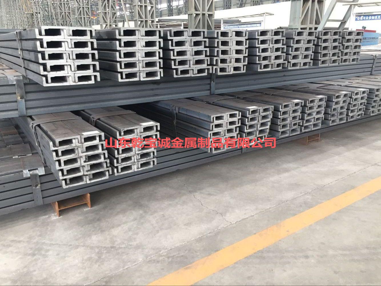 J型门架槽钢矫正装置的制作方法