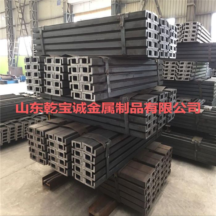 车型分类 叉车通常可以分为三大类:内燃叉车、电动叉车和仓储叉车。