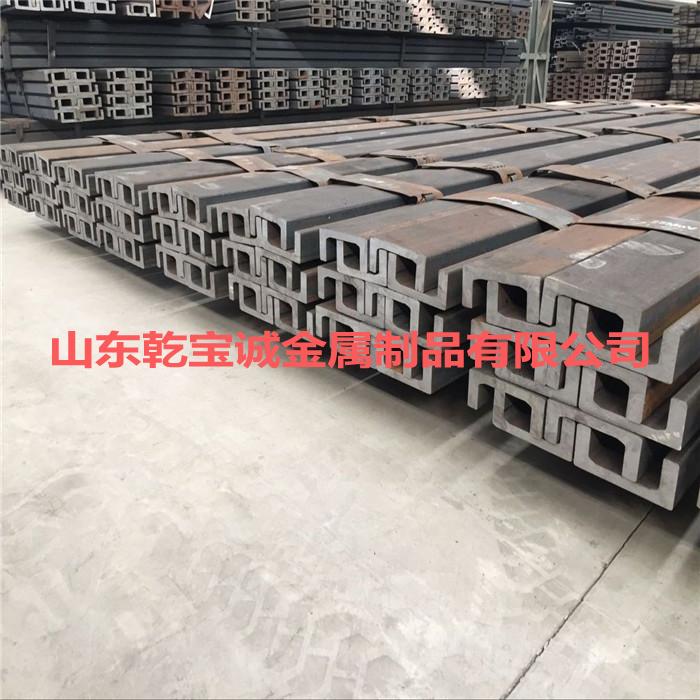 轨道表面设置有槽钢限位凹槽