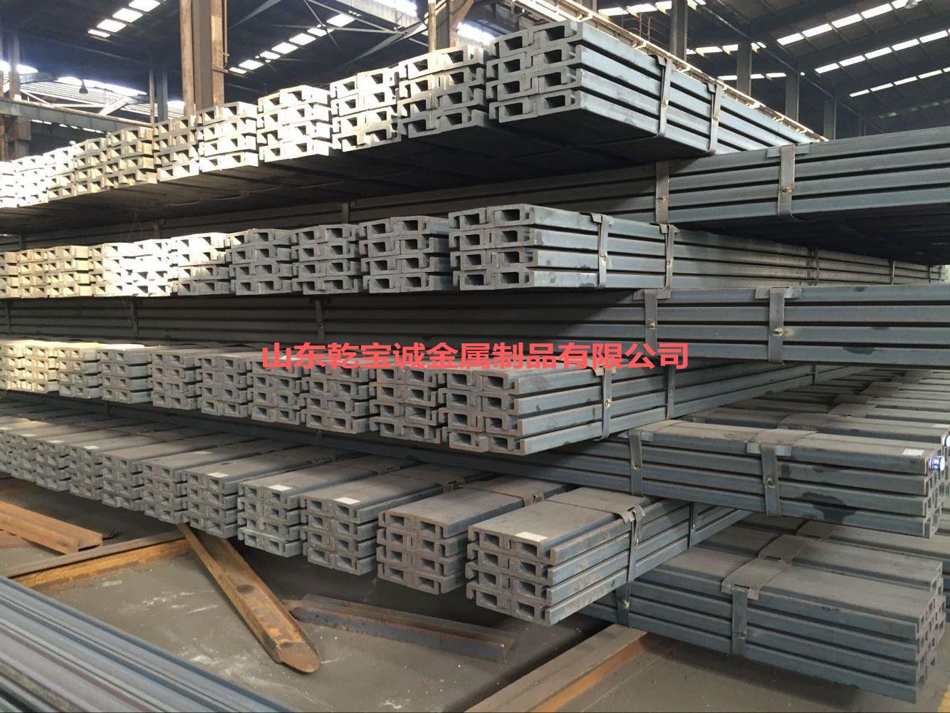 热乳叉车门架槽钢乳辊侧壁在线修磨装置，所述装置包括